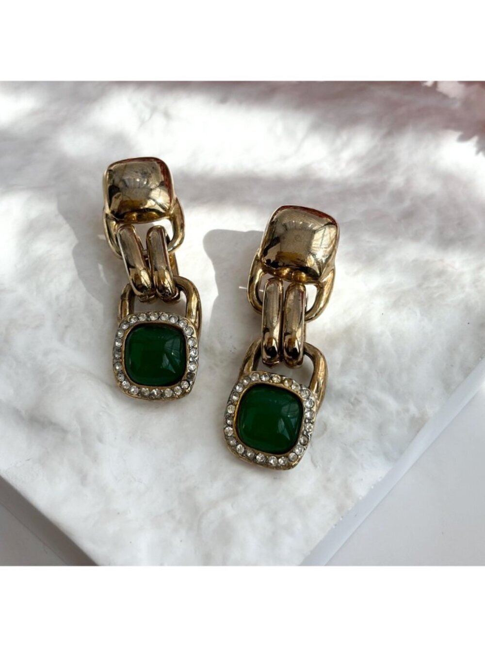Geometric Green Stone 80's Gold Toned Vintage Post Back Costume Jewelry Earrings - Picture 9 of 11